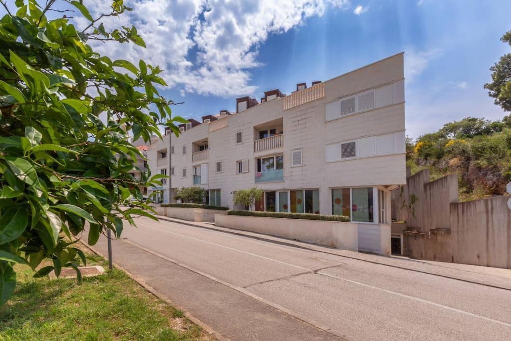 Stylish Two Bedroom Apartment&Garage Parking Place Ντουμπρόβνικ Εξωτερικό φωτογραφία